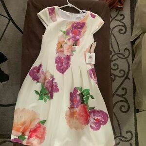 Calvin Klein floral dress. Size 6. Great for spring or summer weather.